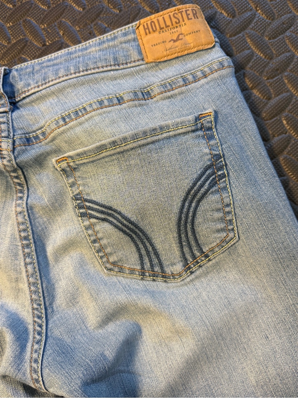 Hollister Y2K Low Rise Bootcut Light Wash Jeans Size W28 X L33 - Picture 6 of 9